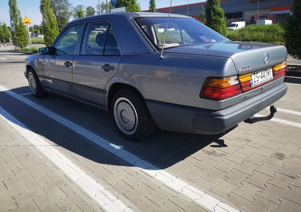 Mercedes-Benz W124 (1984-1993) cena 8999 przebieg: 346170, rok produkcji 1988 z Szczecin małe 529
